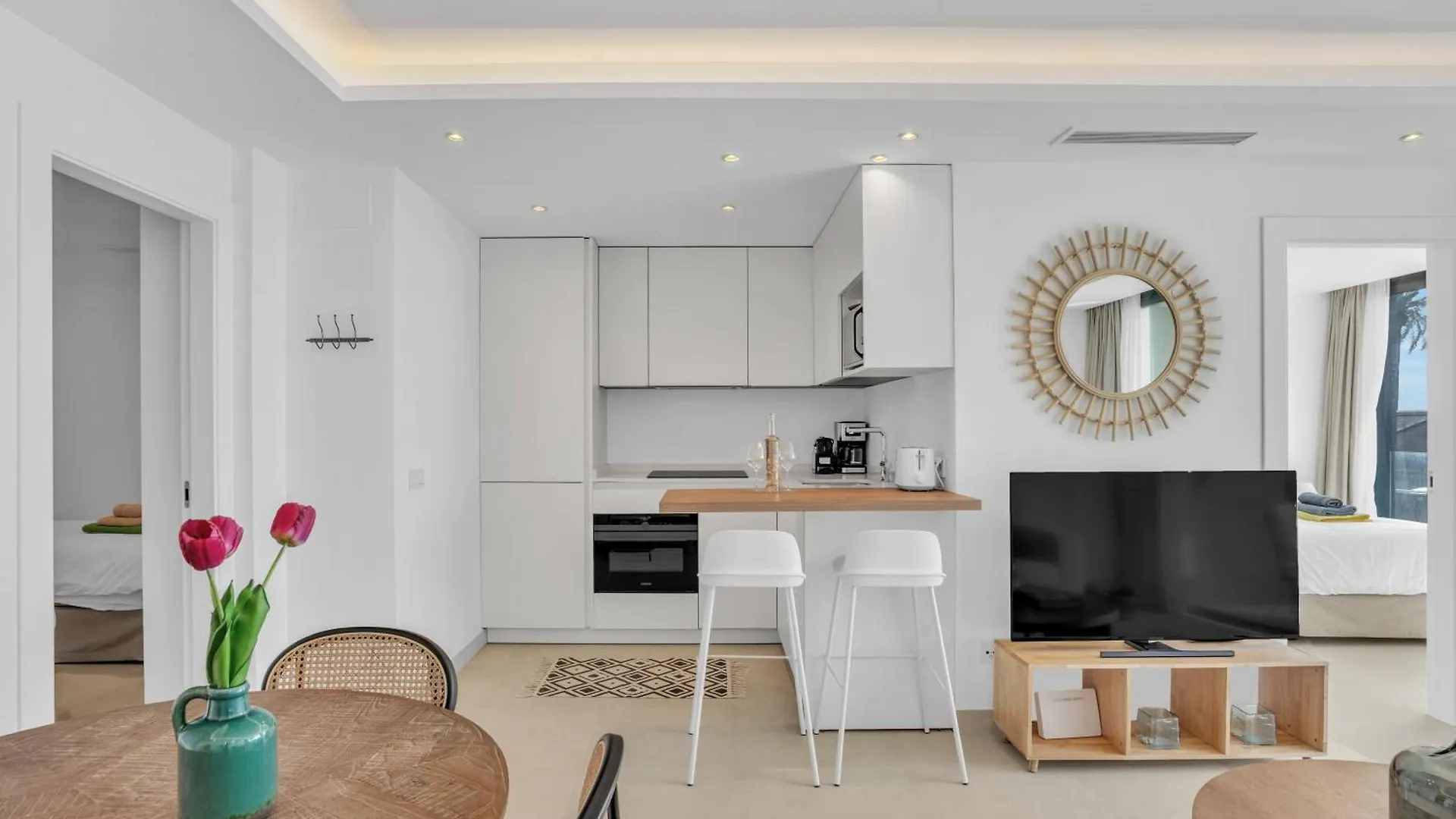 La Viu - Luxury Beachfront Apartment Estepona 0*,  Espanha