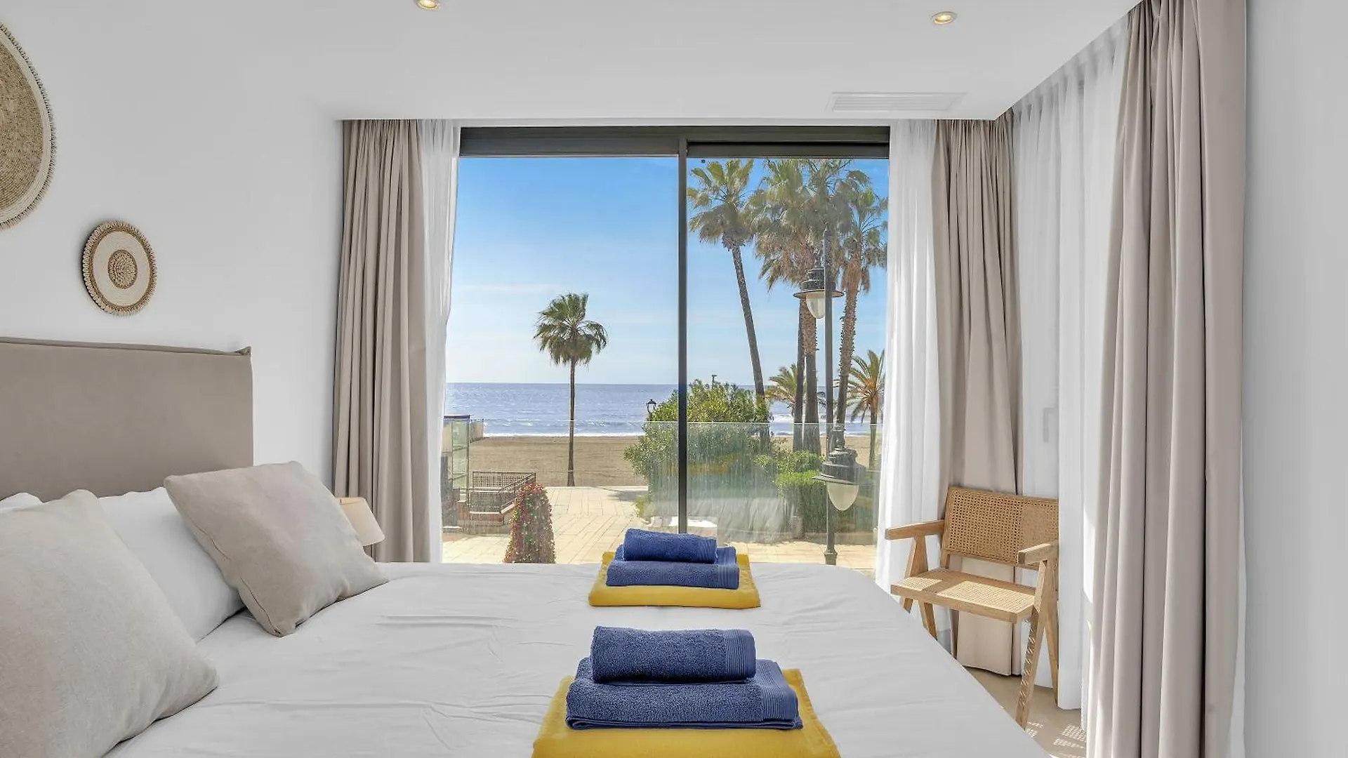 La Viu - Luxury Beachfront Apartment Estepona Spain